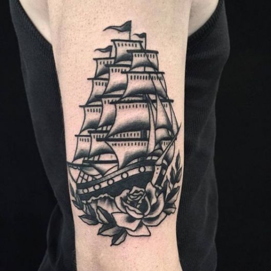 Tatuagem de Barco e Navio Significado & 20 Ideias Incríveis para se