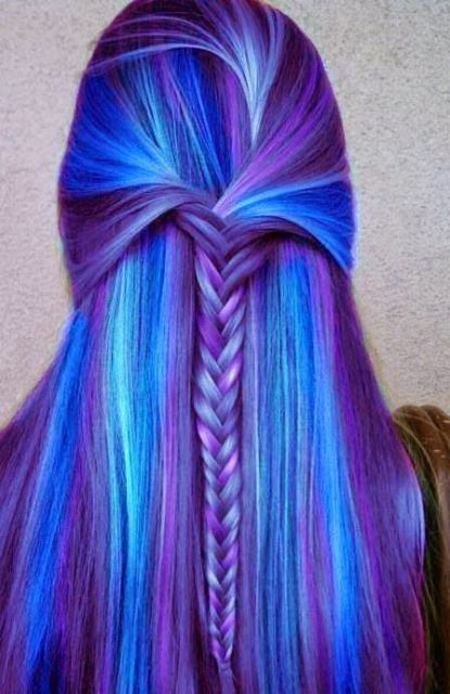cabelo azul com mechas 
