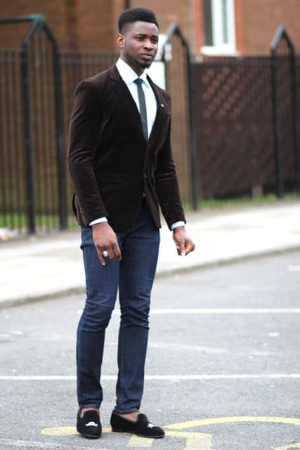 calça jeans com blazer preto masculino