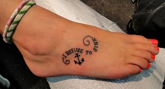tatuagem de ancora pé