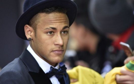 sobrancelha riscada Neymar