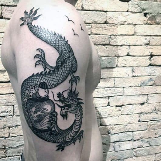tatuagem de dragão no braço