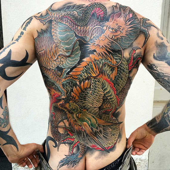 tatuagem de dragão nas costas