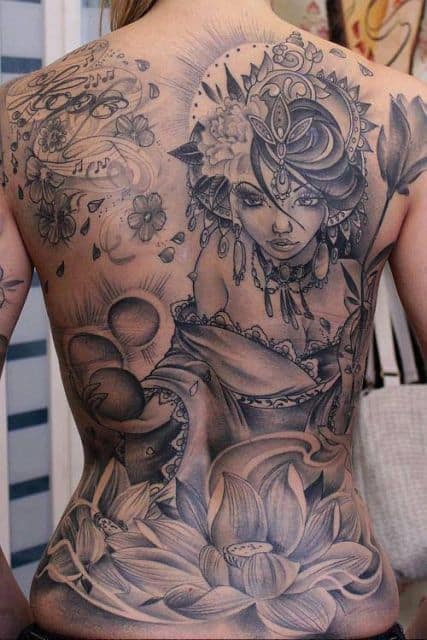 tatuagem feminina nas costas inteira