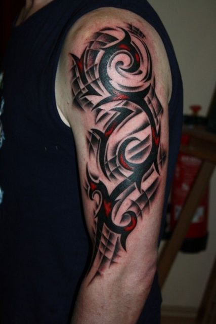 tatuagem tribal no braço