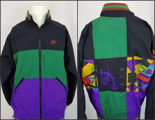 Foto de uma jaqueta de nylon masculina da nike com diversas cores diferentes e o símbolo da marca estampado na parte frontal e traseira. 