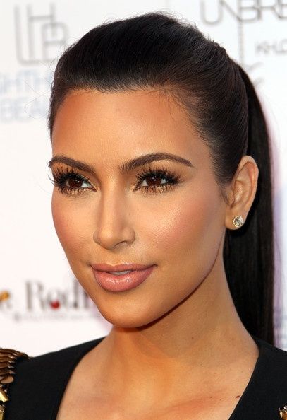 sobrancelha Kim Kardashian