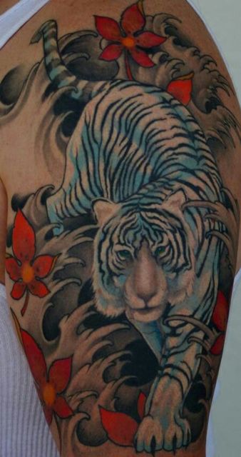 tatuagem de tigre branco