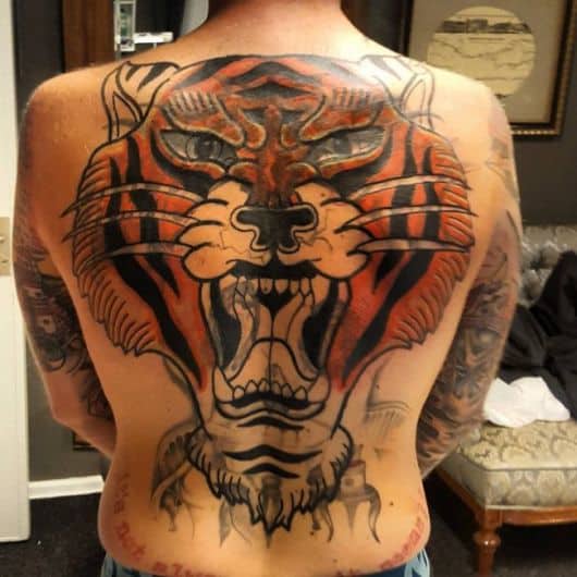 tatuagem de tigre nas costas
