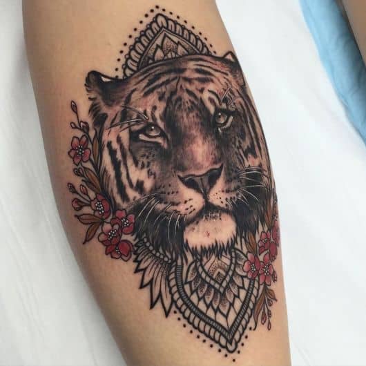 Tatuagem de tigre feminina