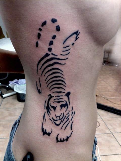 Tatuagem de tigre feminina