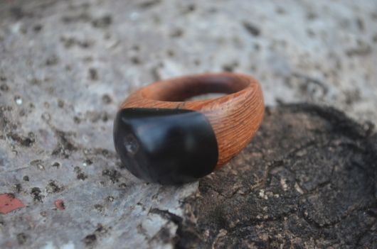 anel de coco com pedra
