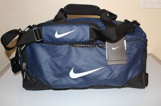 Bolsa Nike azul.