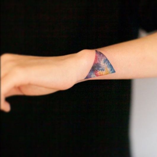 tatuagem de triângulo feminina