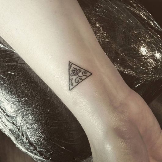 Tatuagem de Triângulo Significado + 80 ideias para todos