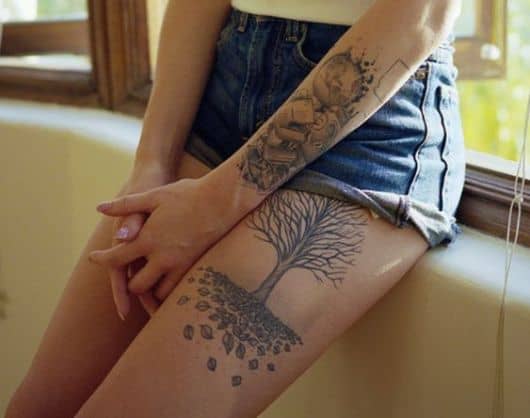 Tatuagem de árvore.