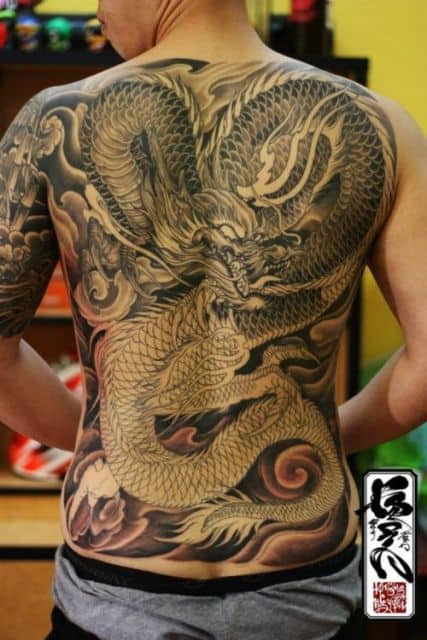 tatuagem masculina costas