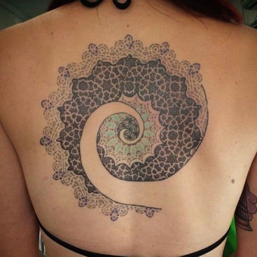 tatuagem mandala espiral