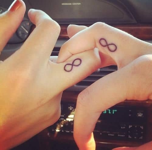 tatuagem no dedo para casal