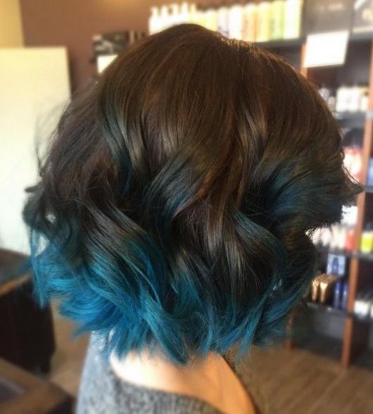 cabelo com pontas azul