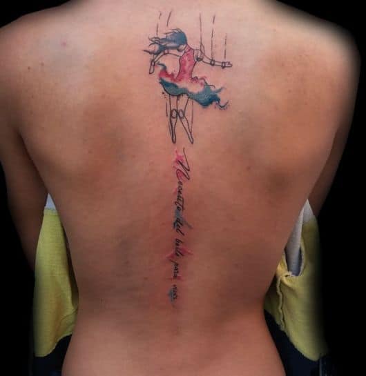 tatuagem de bailarina nas costas colorida