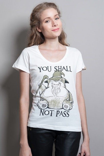 Camiseta com desenho de personagem do filme O Senhor dos Anéis.