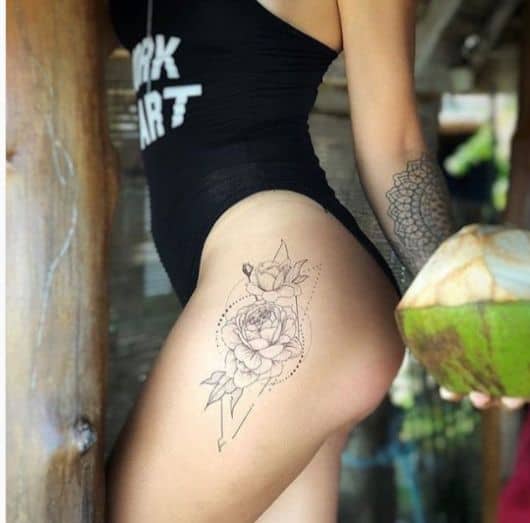 tatuagem feminina coxa