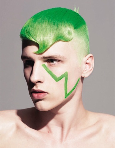 cabelo verde masculino loiro tingido