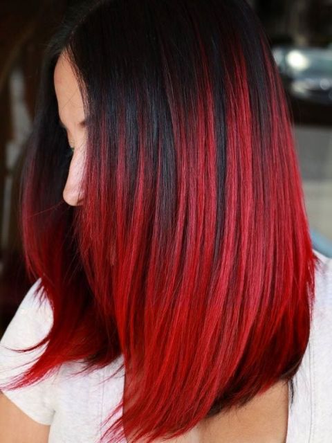 cabelos vermelhos com mechas da cor preta