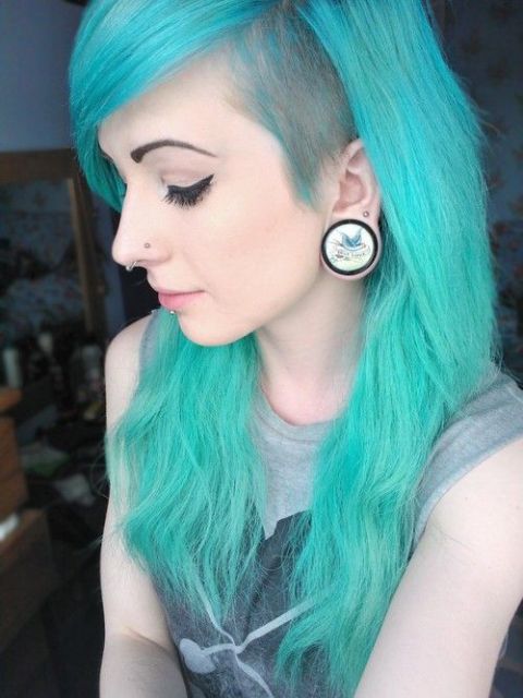 Sidecut feminino em cabelo azul