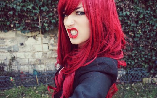 Tintas de cabelo vermelho em cabelo longo