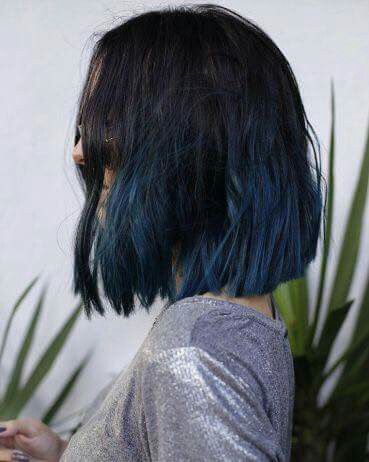 cabelo curto e liso azul