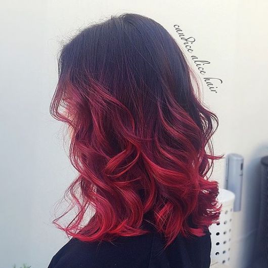 cabelo médio vermelho