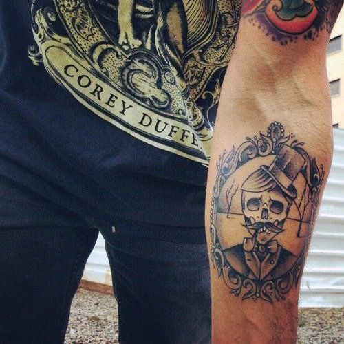 As caveiras são super comuns nas tatuagens masculinas no braço