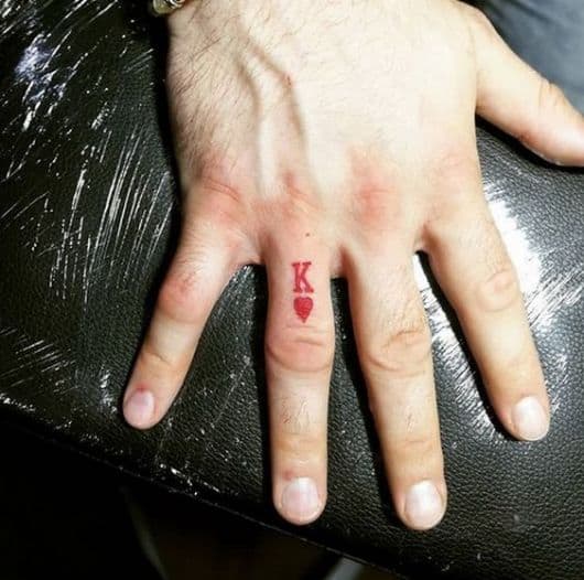 Tatuagem de Coração no Dedo: 47 Inspirações Incríveis e 