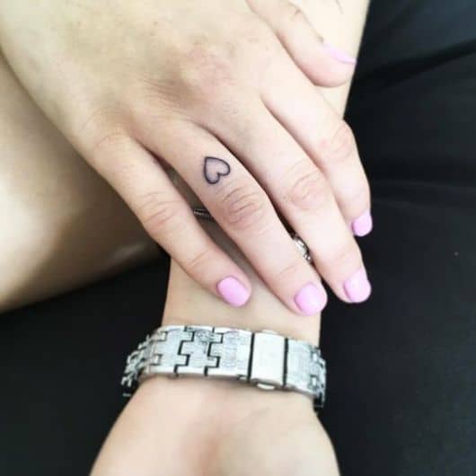 tattoo dedo anelar