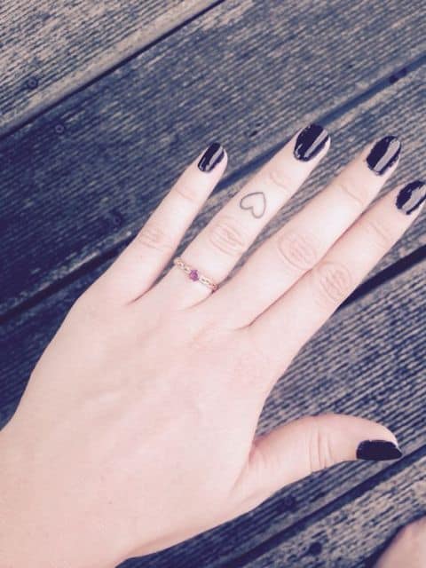 tattoo dedo anel