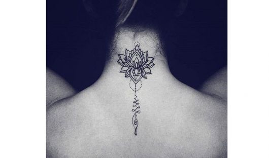 tatuagem de flor de lótus diferente.