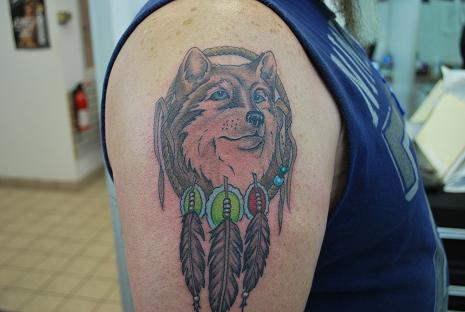 Tatuagens de lobo são comuns no estilo indígena