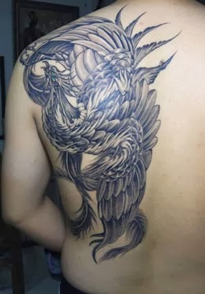 Tatuagem nas costas masculina grande e diferente