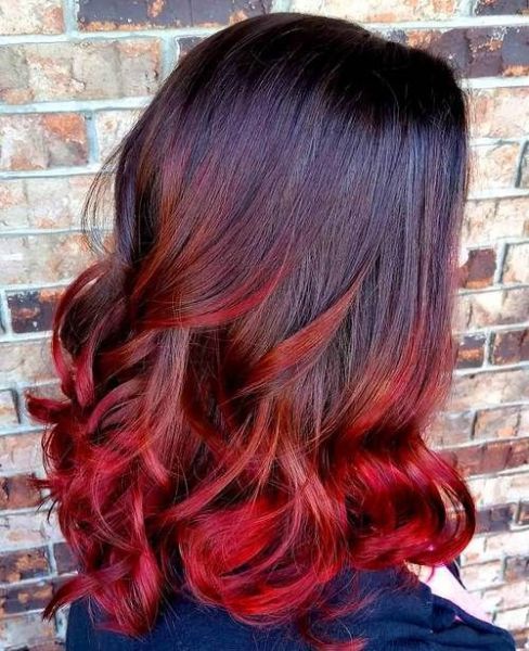 Ombré hair vermelho cereja em cabelo médio