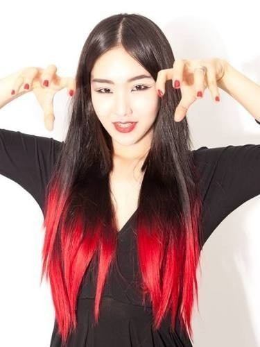 Ombré hair vermelho em cabelo preto longo