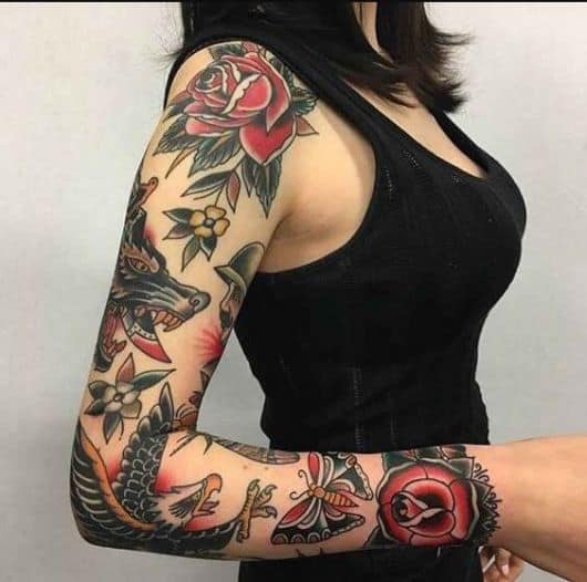 tatuagem braço fechado feminino com rosas vermelhas