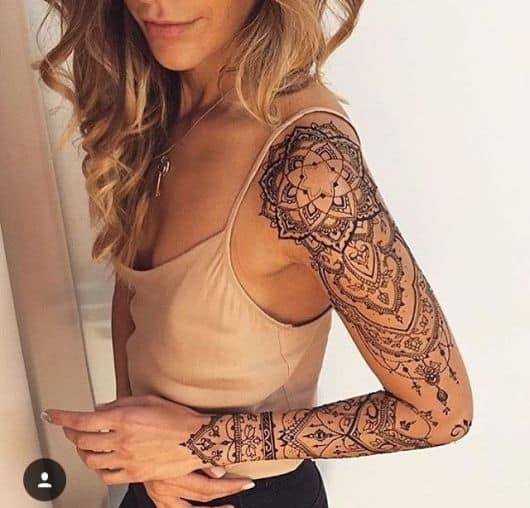 tatuagem braço fechado feminino mandala