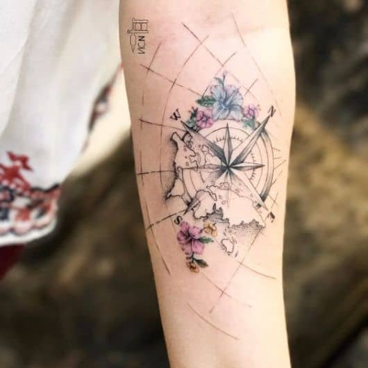 tatuagem com flores