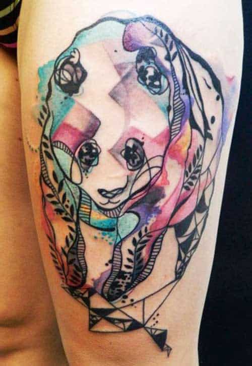 tatuagem de panda na coxa
