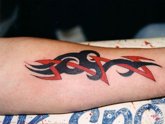 tatuagem vermelha