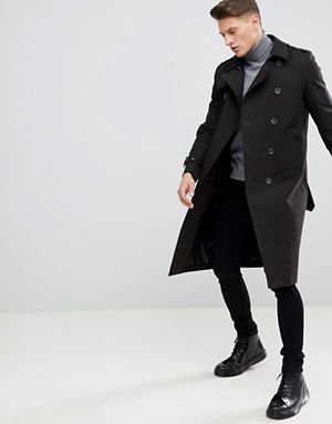 Um look all black com o trench coat preto