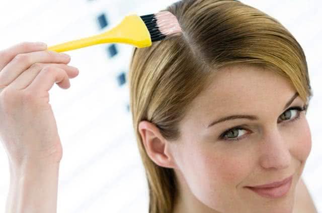 Como clarear o cabelo: Com bicarbonato