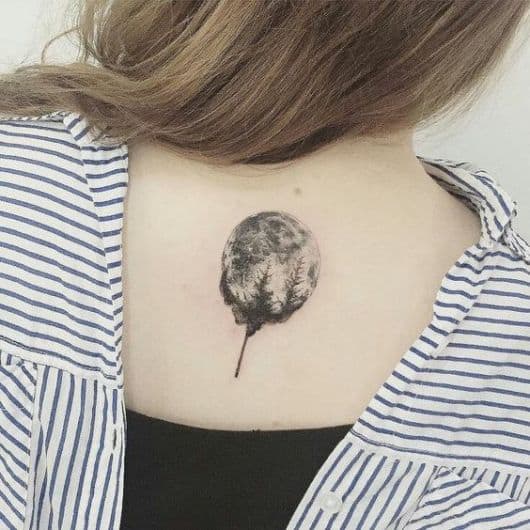 tattoo lua cheia nas costas